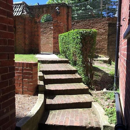 Marble Apartments Effra Court Лондон Экстерьер фото